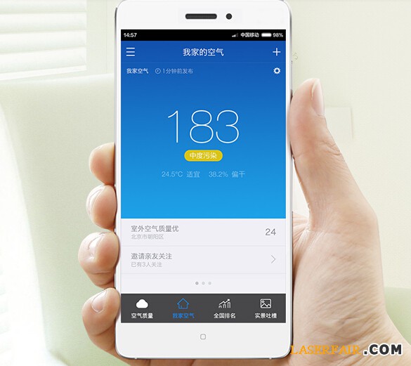 近來，360也推出了自己的空氣檢測(cè)設(shè)備，通過激光的方式檢測(cè)PM2.5顆粒。據(jù)悉極光可分辨比PM2.5小8倍的微小粒子，幫你看見霧霾，而普通凈化器所用的紅外光傳感器只能分辨比PM2.5大4倍以上的沙塵（PM10）。而這款設(shè)備采用激光器、300納米精度，獨(dú)有顆粒技術(shù)算法和標(biāo)定工藝，將萬元工業(yè)檢測(cè)設(shè)備的原理專為民用。