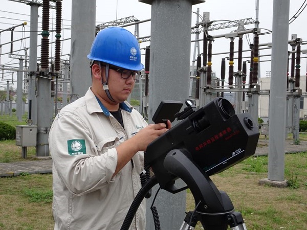風(fēng)箏掛電線(xiàn)上了怎么辦 “激光炮”一分鐘搞定