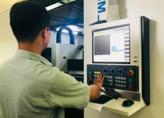 格力首臺光纖激光切割機交付用戶 系自主研發(fā) 格力首臺光纖激光切割機交付用戶 系自主研發(fā)